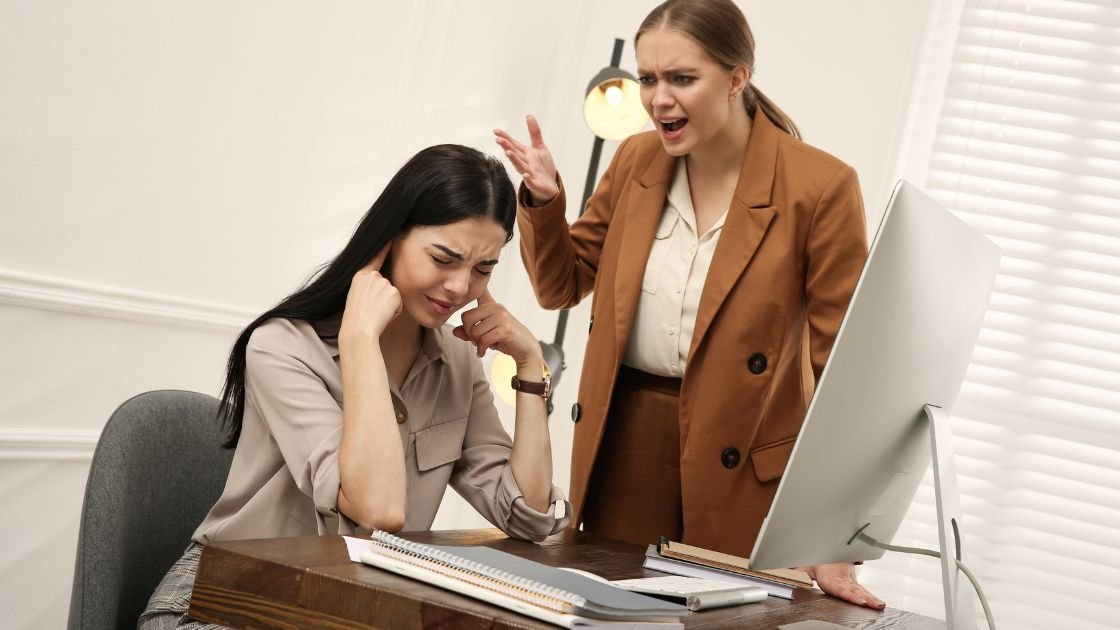 7 Signs of a Toxic Person at workplace